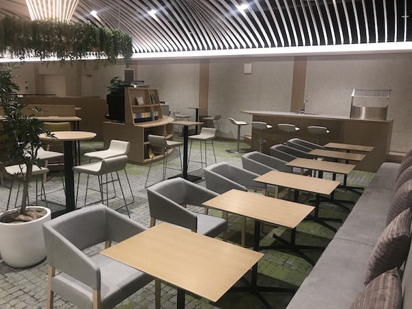 地上階カフェカウンター周り