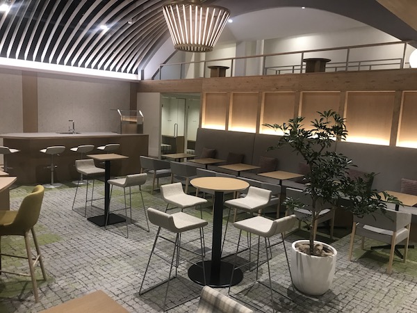 地上階カフェカウンター周り