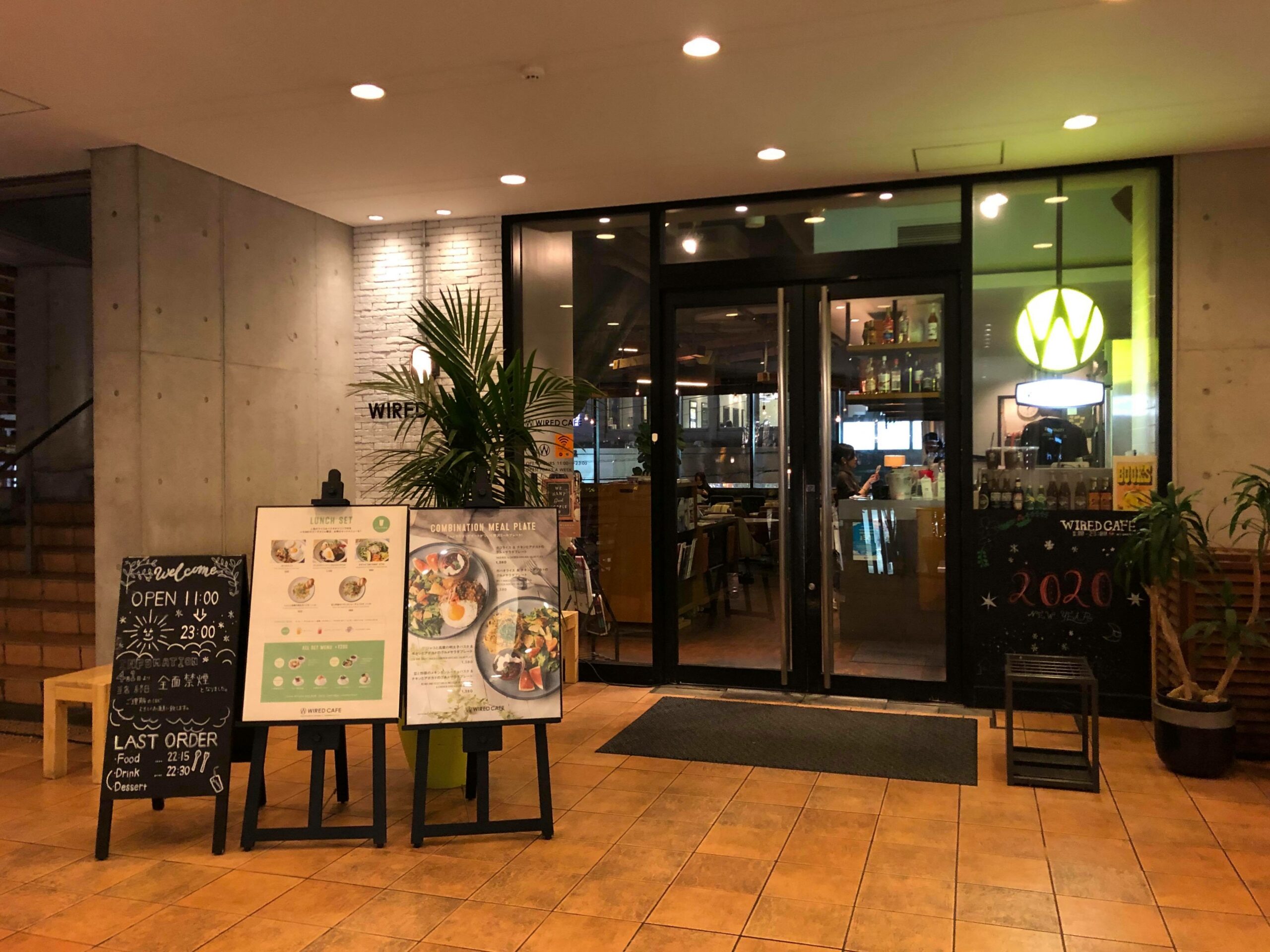 大阪 梅田の夜カフェ6選 遅い時間まで使えるカフェを取材してきました Onthe Umeda